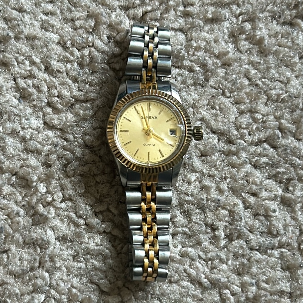 Geneva women’s vintage two tone silver/gold wristwatch‎